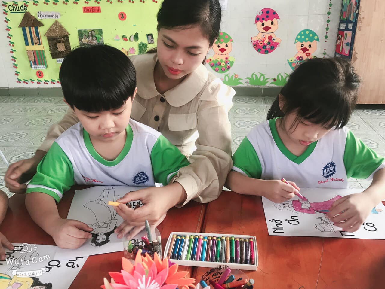 Bé Vẽ Tranh Tặng Cô Nhân Ngày Nhà Giáo Việt Nam 20-11 |Trường Mầm Non -  Tiểu Học Âu Cơ