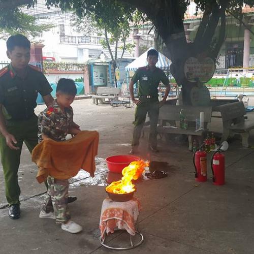 Giảng dạy kỹ năng phòng cháy, chữa cháy