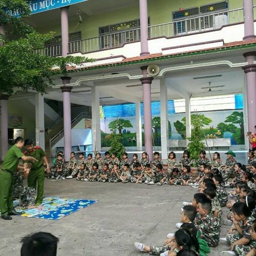 Một buổi học sơ cứu khi gặp tình huống khẩn cấp... (Học kỳ hè quân đội 2017)