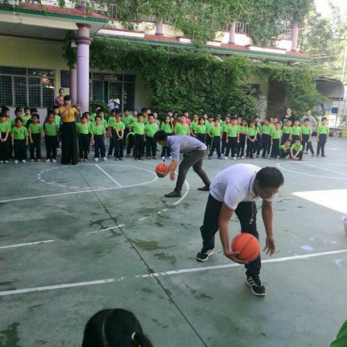 Bé luyện kỹ năng chơi bóng rổ - Học kỳ hè 2018