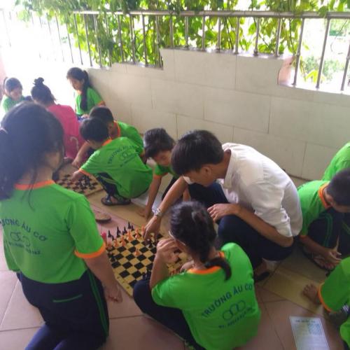 Bé học chơi cờ vua - học kỳ hè 2018