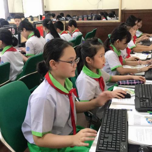 Một giờ thực hành tin học rất thú vị của các bạn học sinh lớp 5